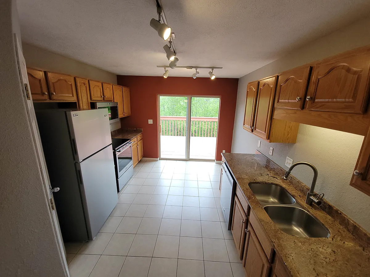 Kitchen w/ new Stainless Steel Appliances Granite Countertop - 5259 Falcon Dr #5259