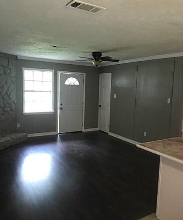 3rd image of 232 Greenbriar Dr
