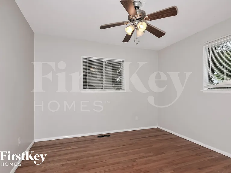 2320 Grants Pkwy — Photo 11