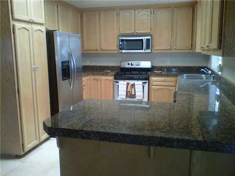 1275 Florence St — Photo 6