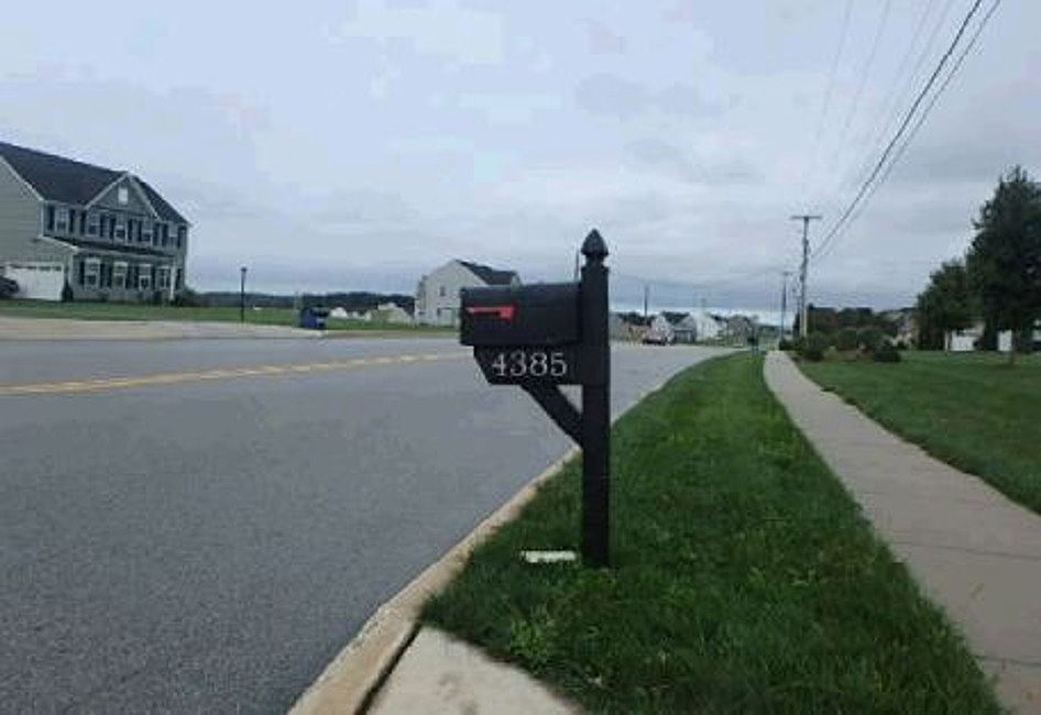 Exterior Neighborhood (street photo)