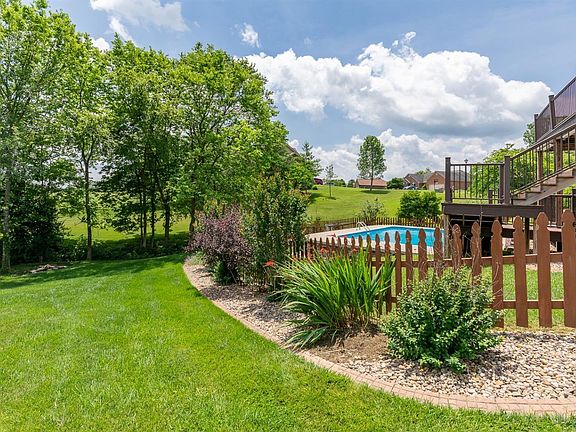 2nd image of 612 Autumn Wood Dr