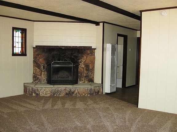 3rd image of 665 Victoria Ln