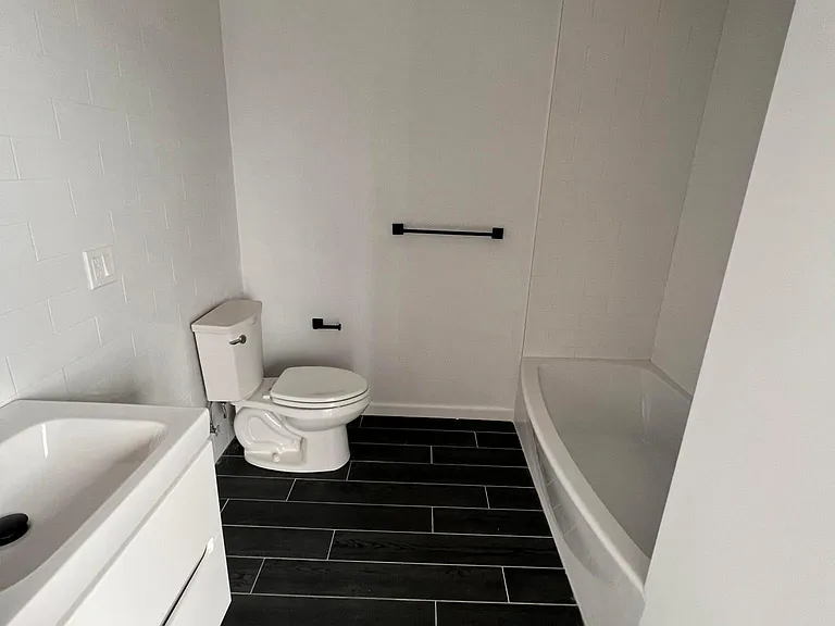 160 Middlesex St #402 — Photo 2