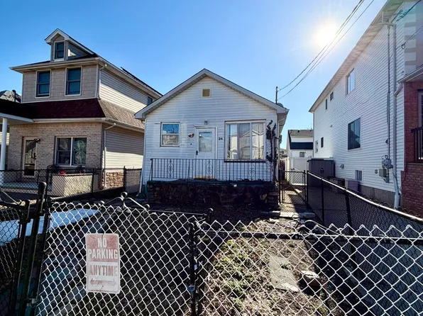 24 Glover St, Staten Island, NY 10308