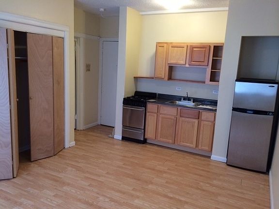 2nd image of 4500 N Malden St APT 207