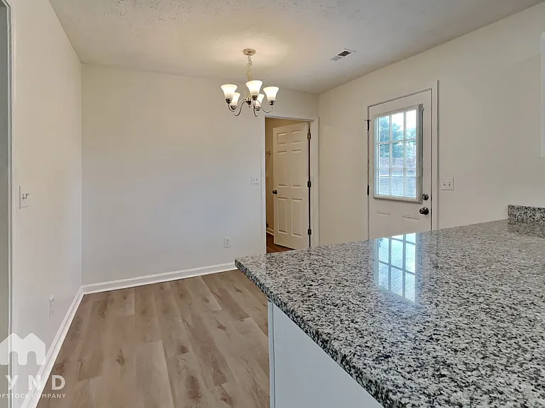 2401 Pinyon Dr — Photo 5