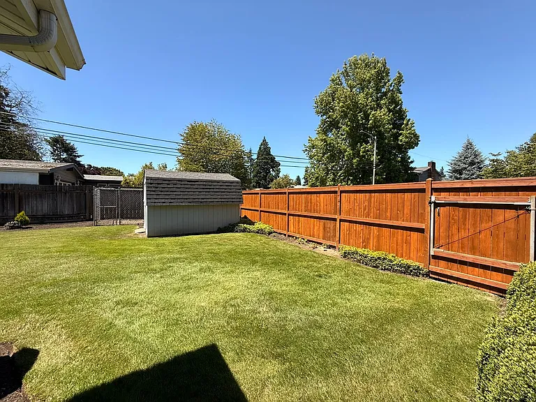 2148 Grove St — Photo 24