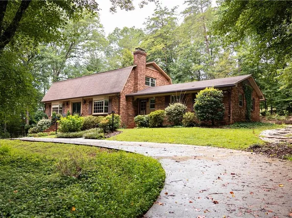 5876 Poplar Ln, Pfafftown, NC 27040