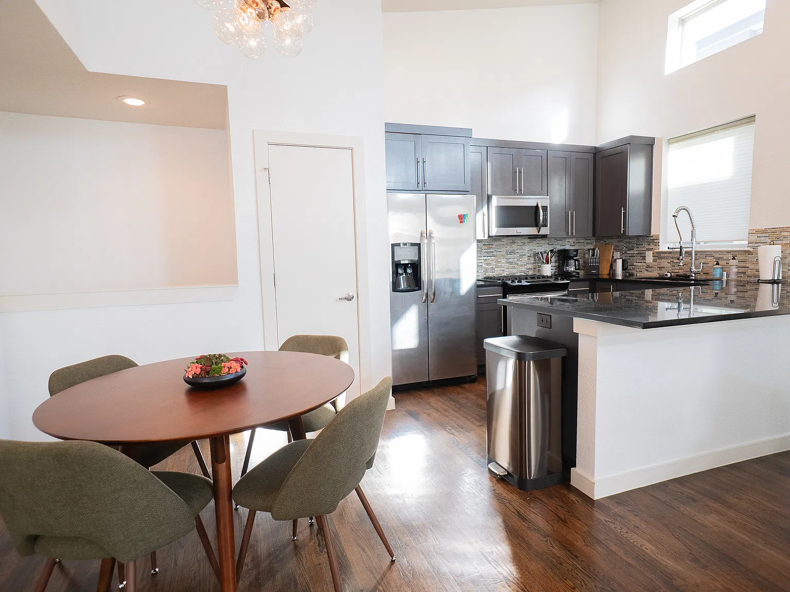 2 bed, 1576 sqft, $3,500 — Photo 3