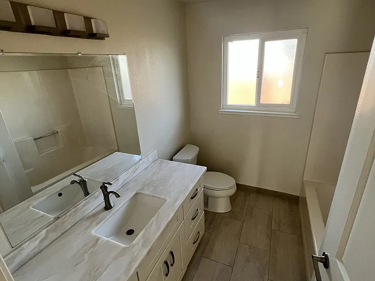 490 Rajkovich Way #B — Photo 11