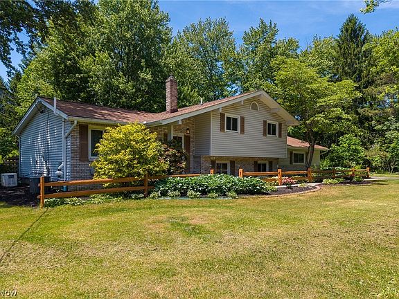 3rd image of 17796 Kingswood Dr