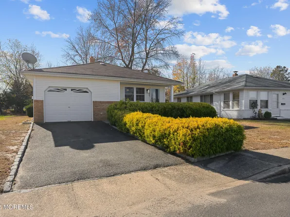 321 Curacao Street, Toms River, NJ 08757