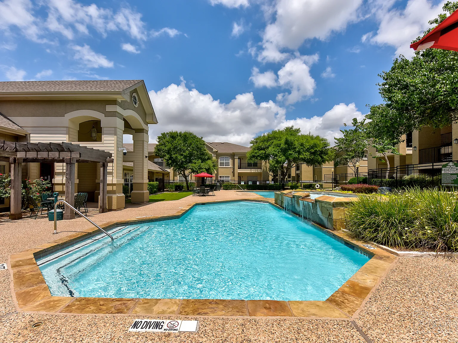 The Lodge at Lost Pines Apartments — Photo 3