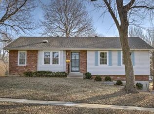 8221 Grandview St, Overland Park, KS 66204