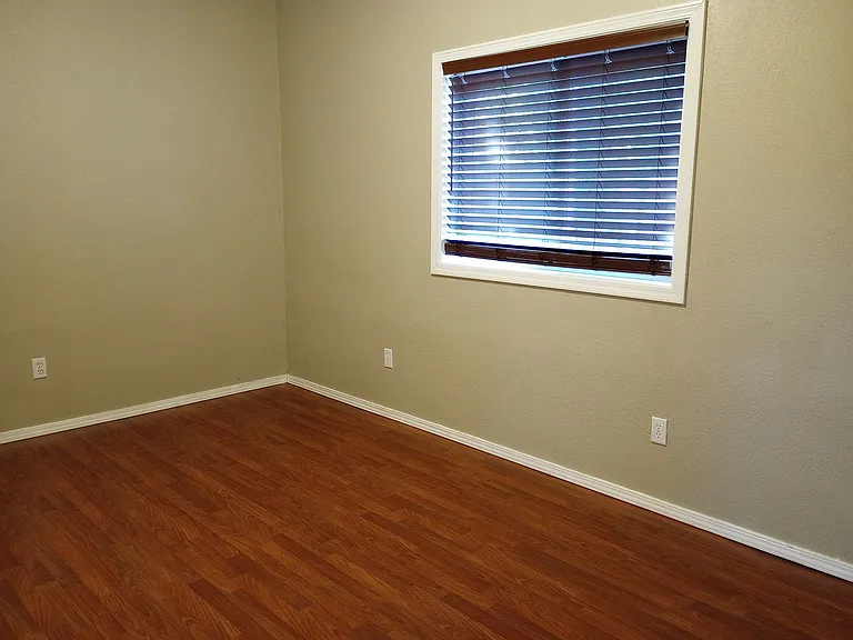 6475 Martin Pl — Photo 8