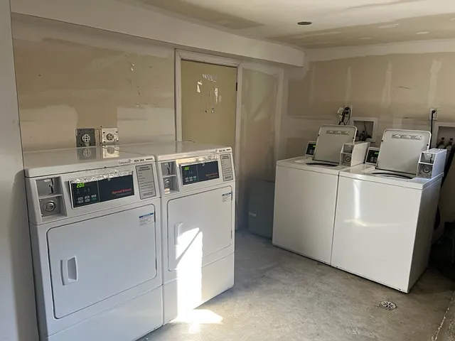 3 bed, $1,710 — Photo 2