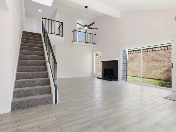 11870 Plumpoint Dr, Houston, TX 77099