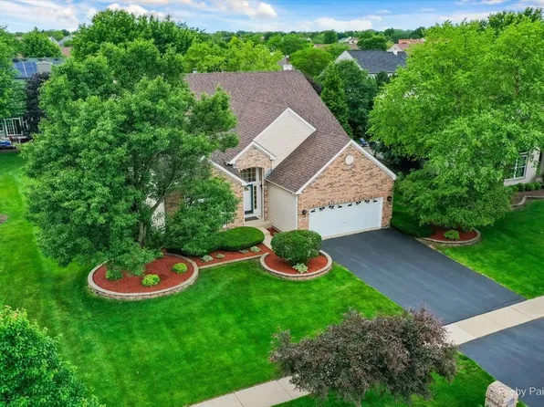 216 Burton Dr, Bartlett, IL 60103
