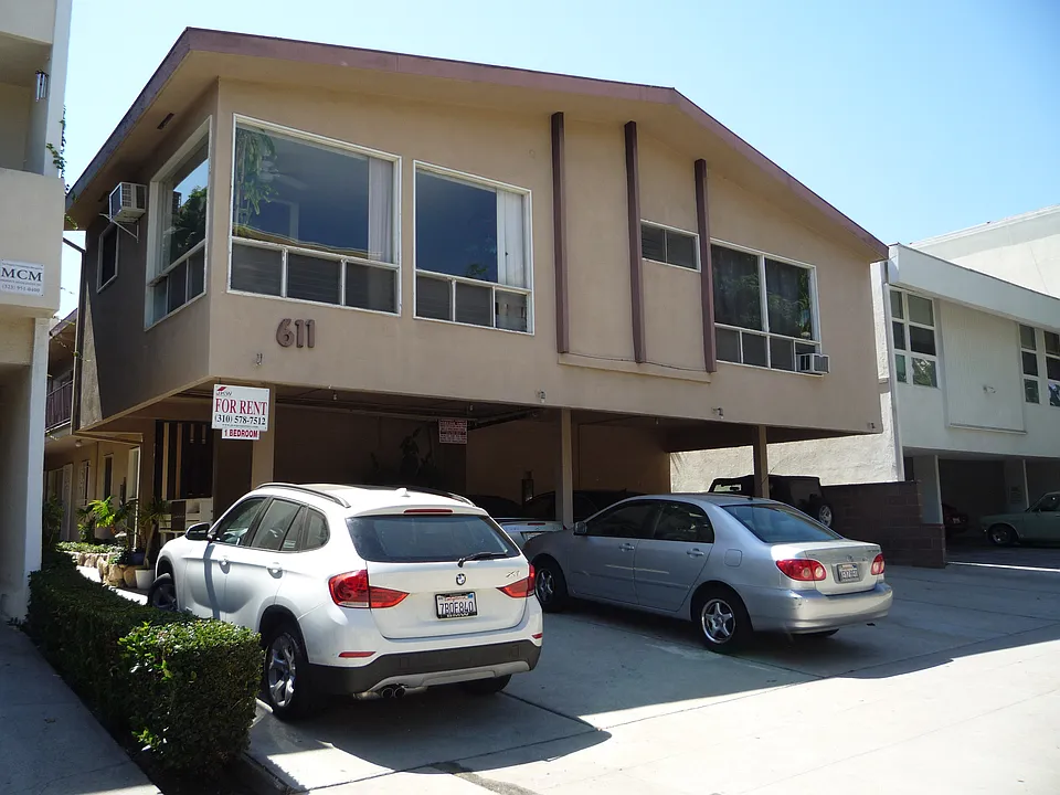 611 N Flores St #3