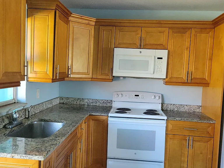 841 SW 16th Ter #843 — Photo 7