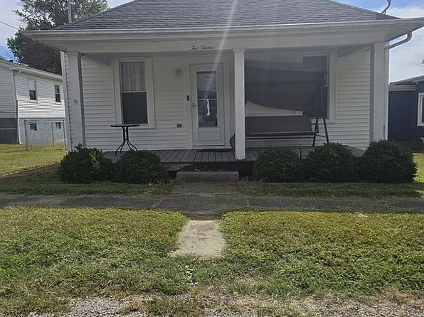212 W Springer St, Divernon, IL 62530
