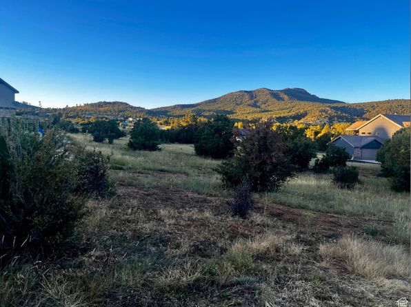 10550 W Zion Dr, Mount Carmel, UT 84755