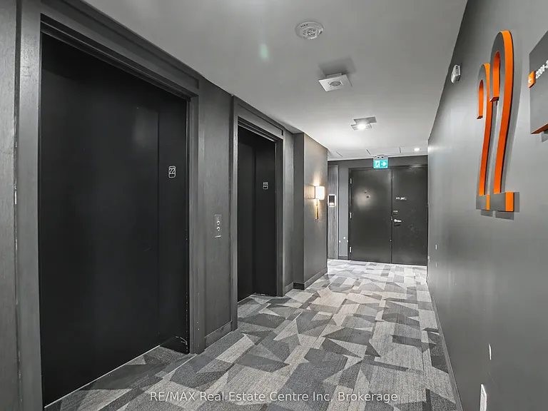 15 Wellington St S #2214 — Photo 10