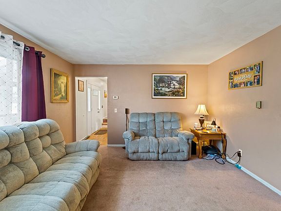 3rd image of 16 Maplewood Dr