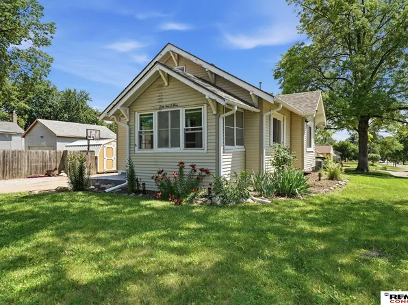 6403 Leighton Ave, Lincoln, NE 68507