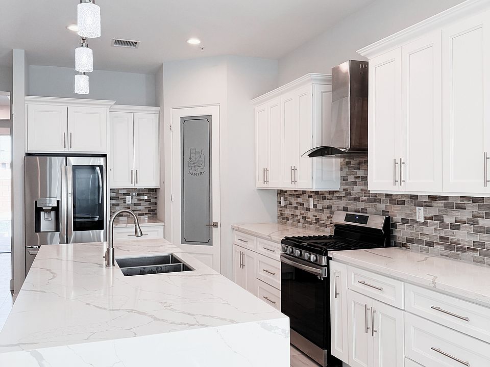 1st image of 51735 Avenida Herrera