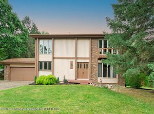 1222 Buckingham Rd, Haslett, MI 48840