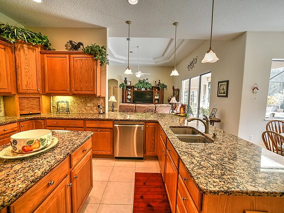 5th image of 1029 Hampstead Ln