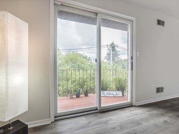 3rd image of 317 Ringwood Ave #317