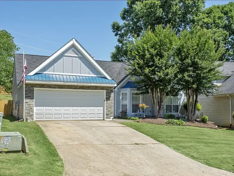 3269 Roundfield Cir — Photo 1