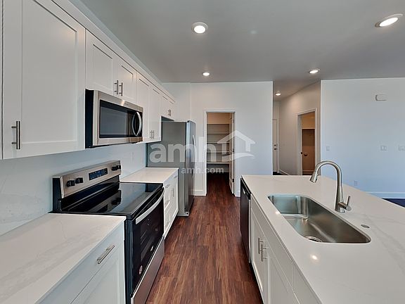 3rd image of 17117 W Lawrence Ln