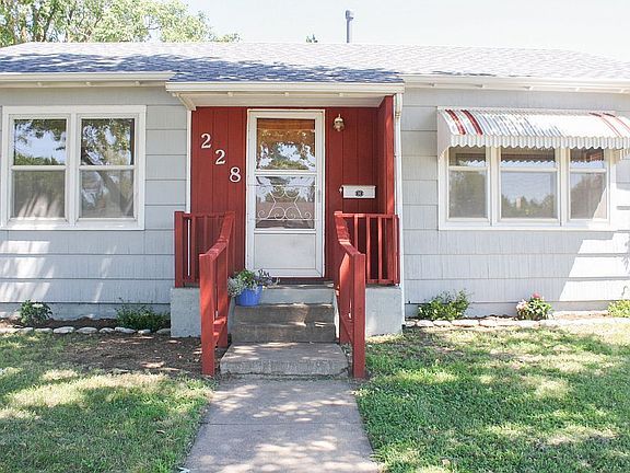 4th image of 228 Cambridge Dr