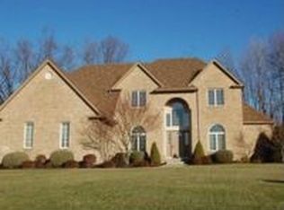98 Pinecone Dr, Canfield, OH 44406