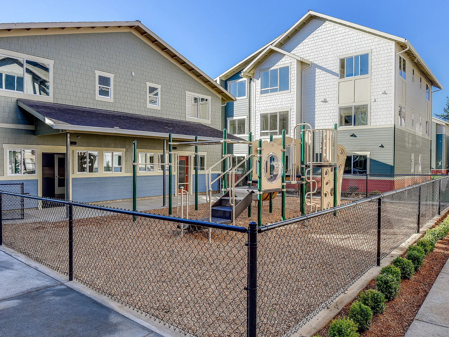 Vine Maple Apartments — Photo 2