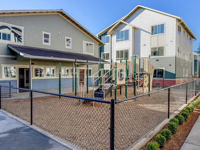 Vine Maple Apartments — Photo 2