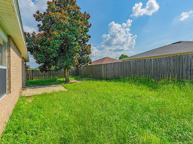 219 Limestone Cir — Photo 14