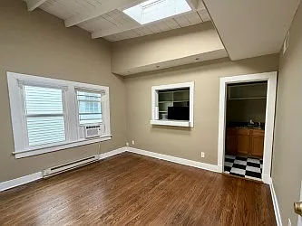 219 E Ormsby Ave — Photo 3