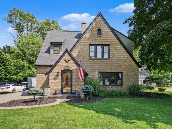 1214 Oakleigh Rd NW, Grand Rapids, MI 49504