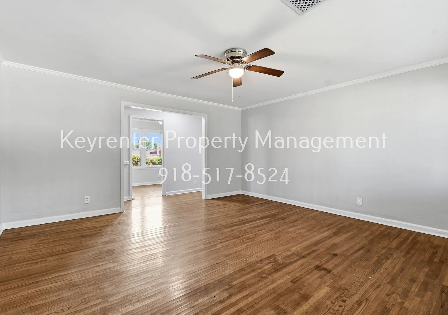 Remodeled Midtown Tulsa Bungalow Classic Charm with Modern Updates! — Photo 4