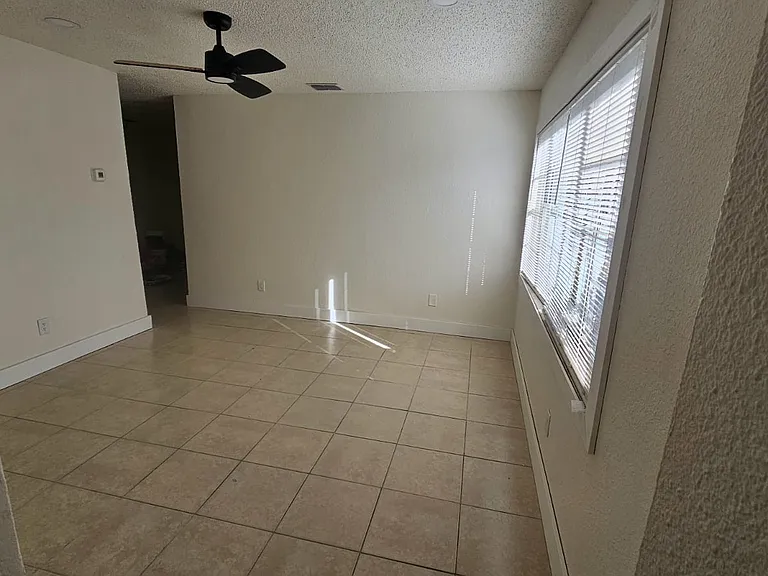 4306 E Clifton St — Photo 2