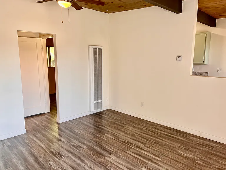 1210 W Lewis St #6 — Photo 8