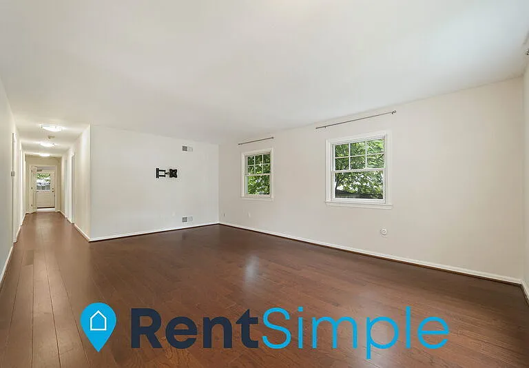 618 S Barton St — Photo 8
