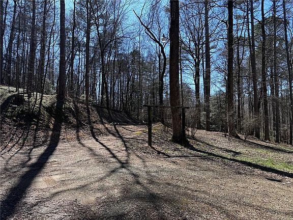 2nd image of 522 Bible Baptist Rd