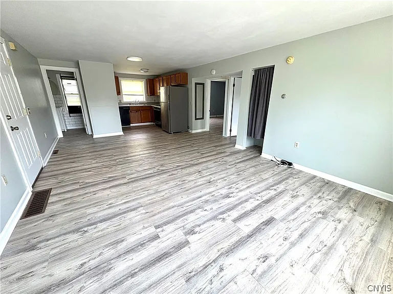 17 Cottage St — Photo 3