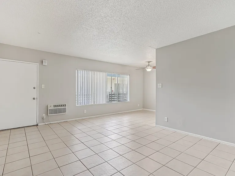 Shermanair Apartments — Photo 12